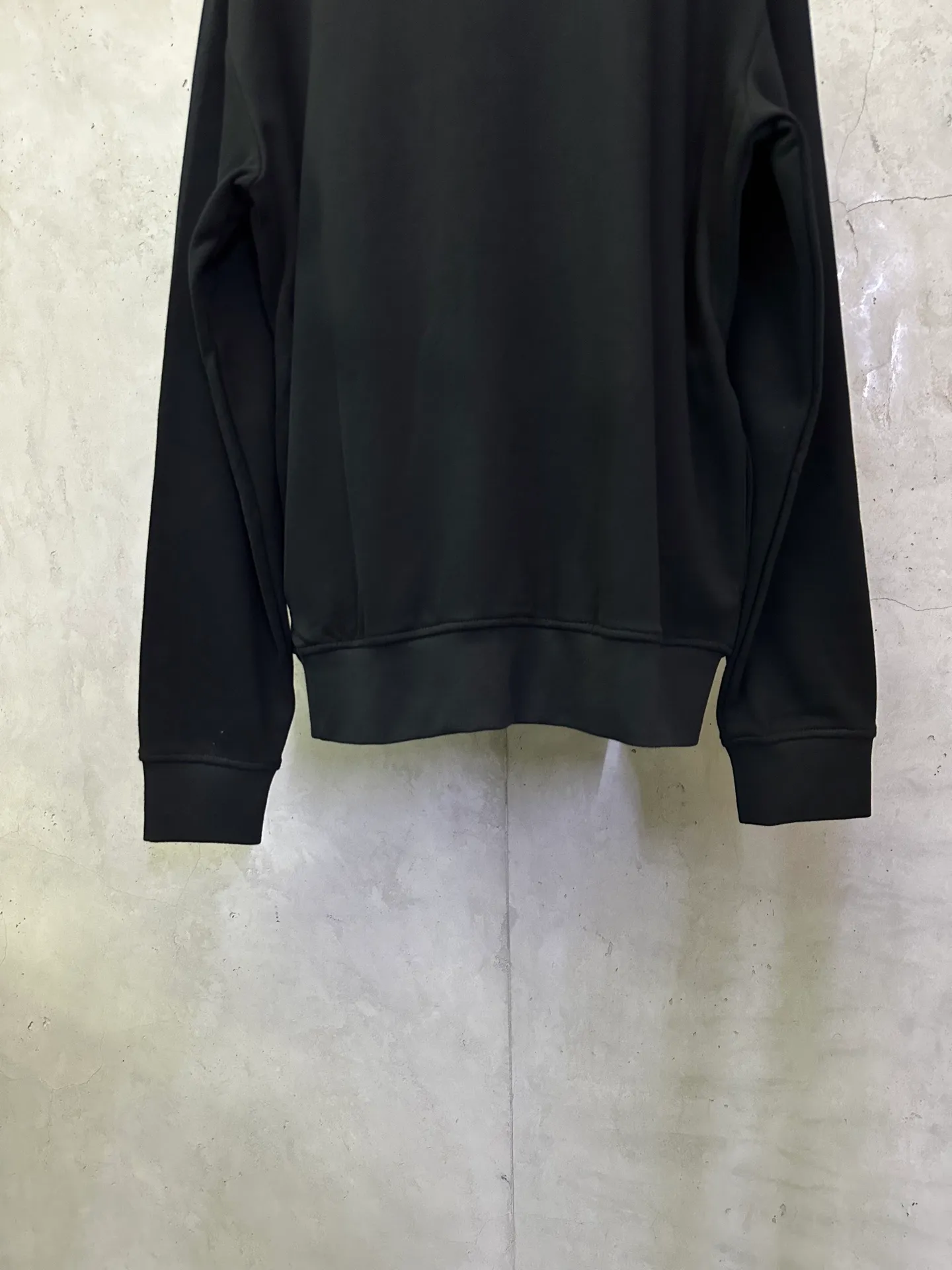 P410 Ralph Lauren gold embroidered half turtleneck sweatshirt Fabric: Made of custom-made Yayun essence cotton velvet material, soft and silky, comfortable and close to the skin, with a pure black tone as the base color, plaid twill trim on the neckline, carrying the elegance and retro of British style, custom hardware, threads, accessories, matching version, same style for men and women -Color: black -Size: S M L XL